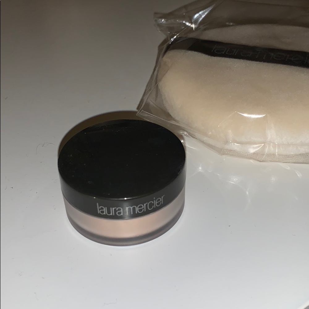 Laura mercier powder applicator and mini powder